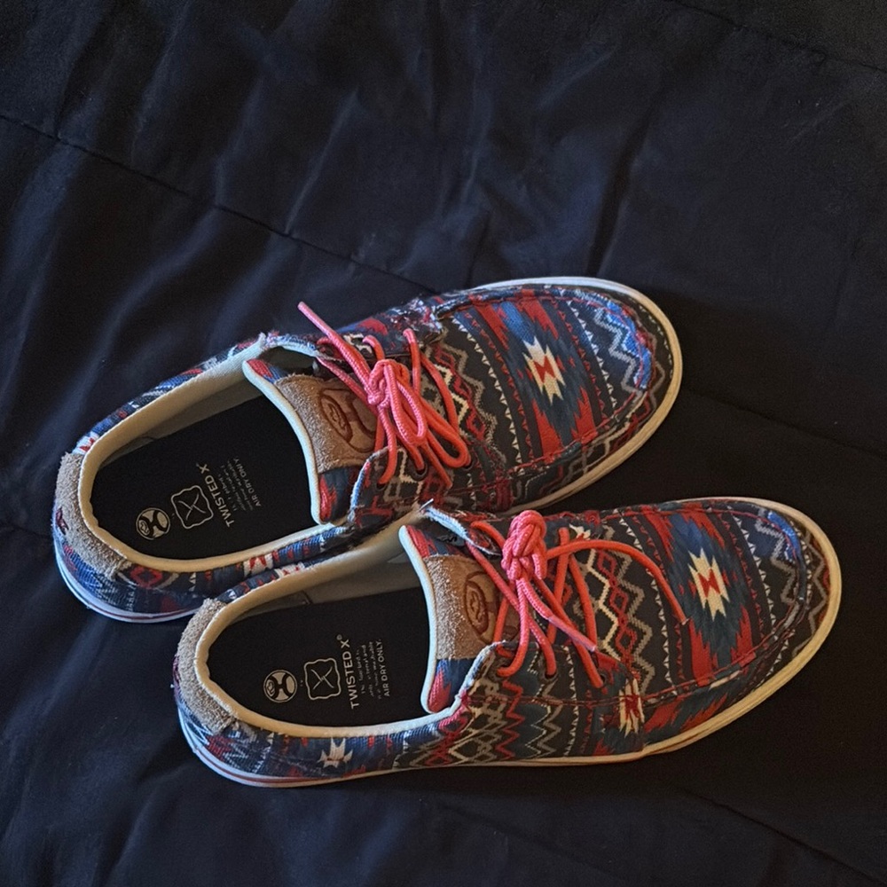 Twisted X/ hooey red and blue shoes 8.5 good condition